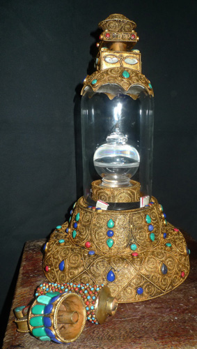 Luxurious item to enshrine a relic Luxurious item to enshrine a relic