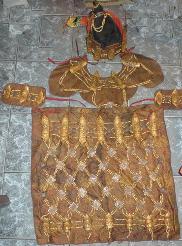 Shaman set with shirt, bracelets, hat Shaman set with shirt, bracelets, hat