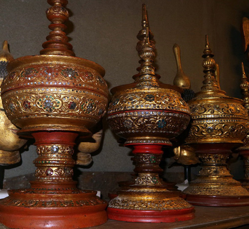 Hsun Hok, offering vessel, sold by one Hsun Hok, offering vessel, sold by one