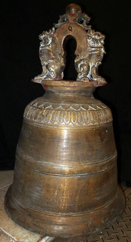 Giant temple bell Giant temple bell