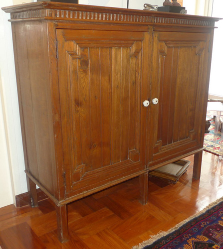 Merchant cupboard