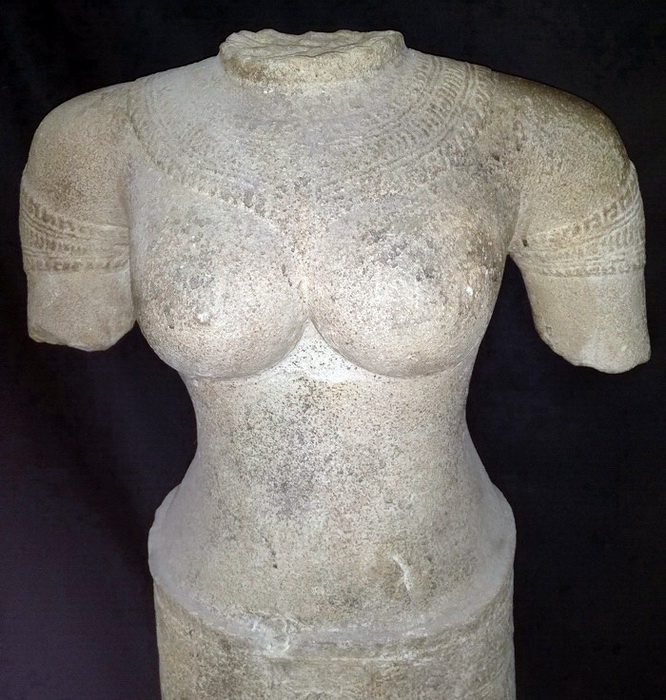 Khmer Uma torso