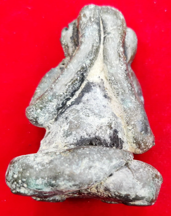 Buddha pit tha(closed eyes) amulet