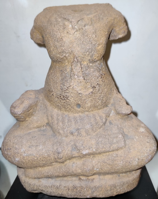Headless deity