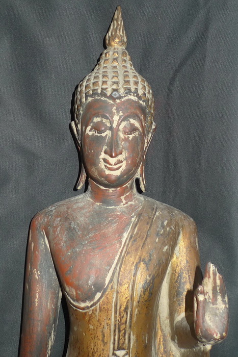 Walking Sukhothai Buddha