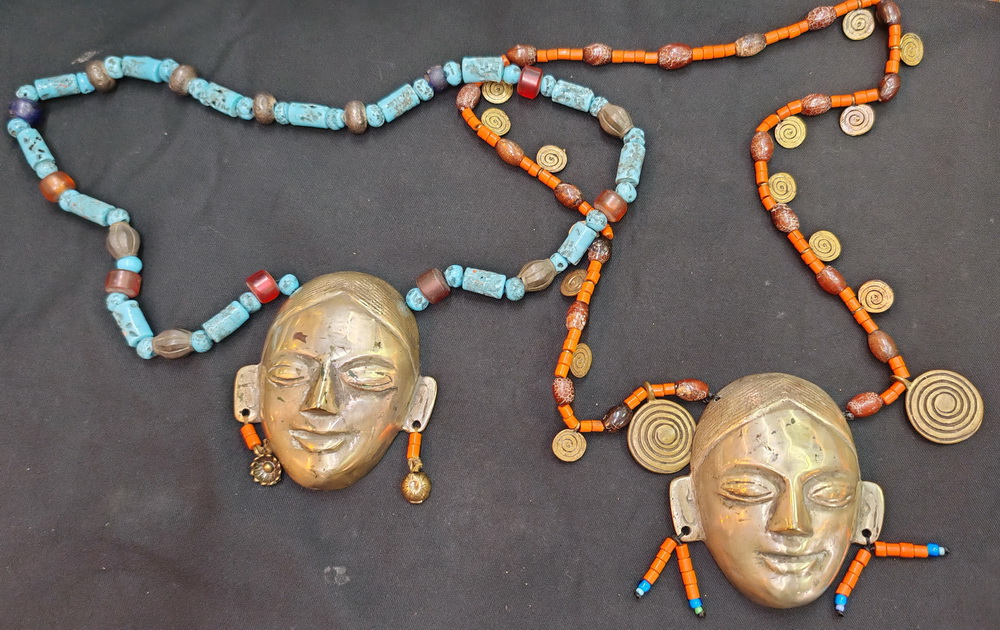 Necklace, sold by one