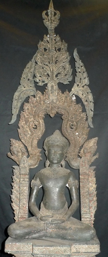 Lopburi Buddha w. shrine